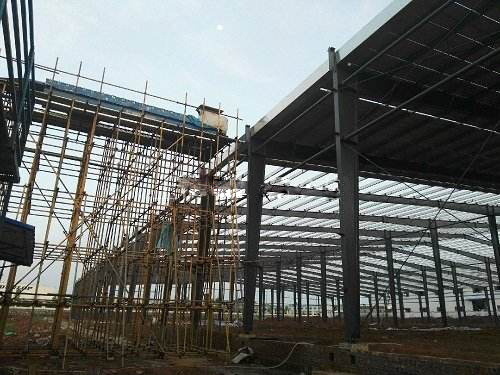 Steel structure installation safety platform