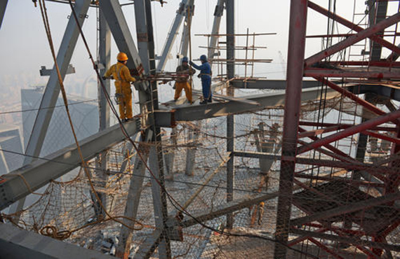 Steel structure installation safety platform